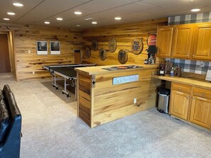Game room - The Bourbon Lodge - Log cabin, Bourbon Trail, Nature and more! (Springfield)
