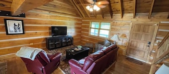 The Bourbon Lodge - Log cabin, Bourbon Trail, Nature and more!