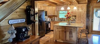 The Bourbon Lodge - Log cabin, Bourbon Trail, Nature and more!