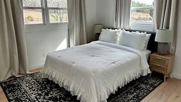 3 bedrooms, iron/ironing board, WiFi, bed sheets