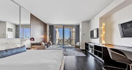 Palms Place Luxury Condo w/ Perfect Strip Views • Balcony • Valet •No ResortFees