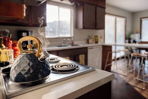 Fridge, microwave, oven, stovetop - Best Location 5 Bed 4 Bath with In-Law Suite (Gatlinburg)