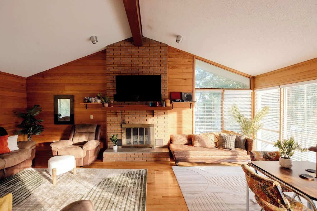 TV, peis, videospill og kontorer