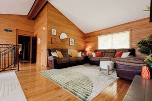 Interior - Best Location 5 Bed 4 Bath with In-Law Suite (Gatlinburg)