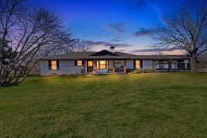 Exterior - Quiet Farm, Gameroom, Firepit 2 Mi to McKinney (McKinney)