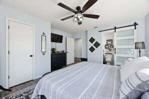 3 bedrooms, desk, iron/ironing board, travel cot - Quiet Farm, Gameroom, Firepit 2 Mi to McKinney (McKinney)