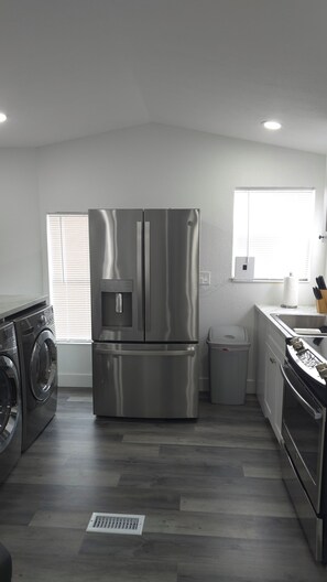 Mikroaaltouuni, uuni, liesi