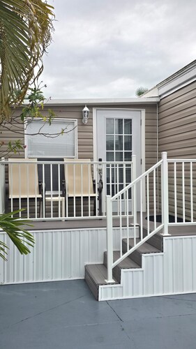 Gorgeous 2-bedroom 2-Bathroom home a couple of miles from Fort Myers Beach