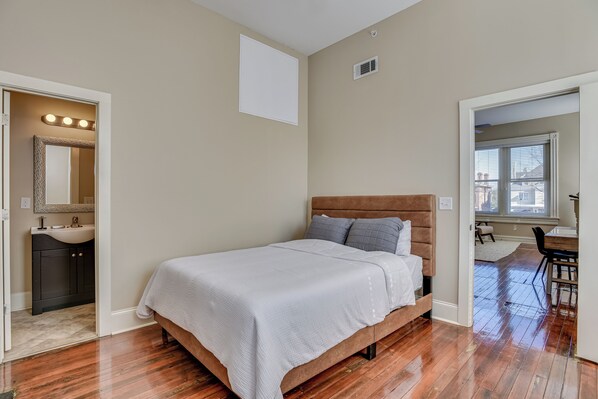 1 habitación, tabla de planchar con plancha, wifi y ropa de cama 