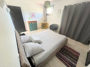 1 室のベッドルーム、アイロン / アイロン台、WiFi、ベッドシーツ