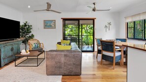 TV - Parivara - Apartment A (Picnic Bay)