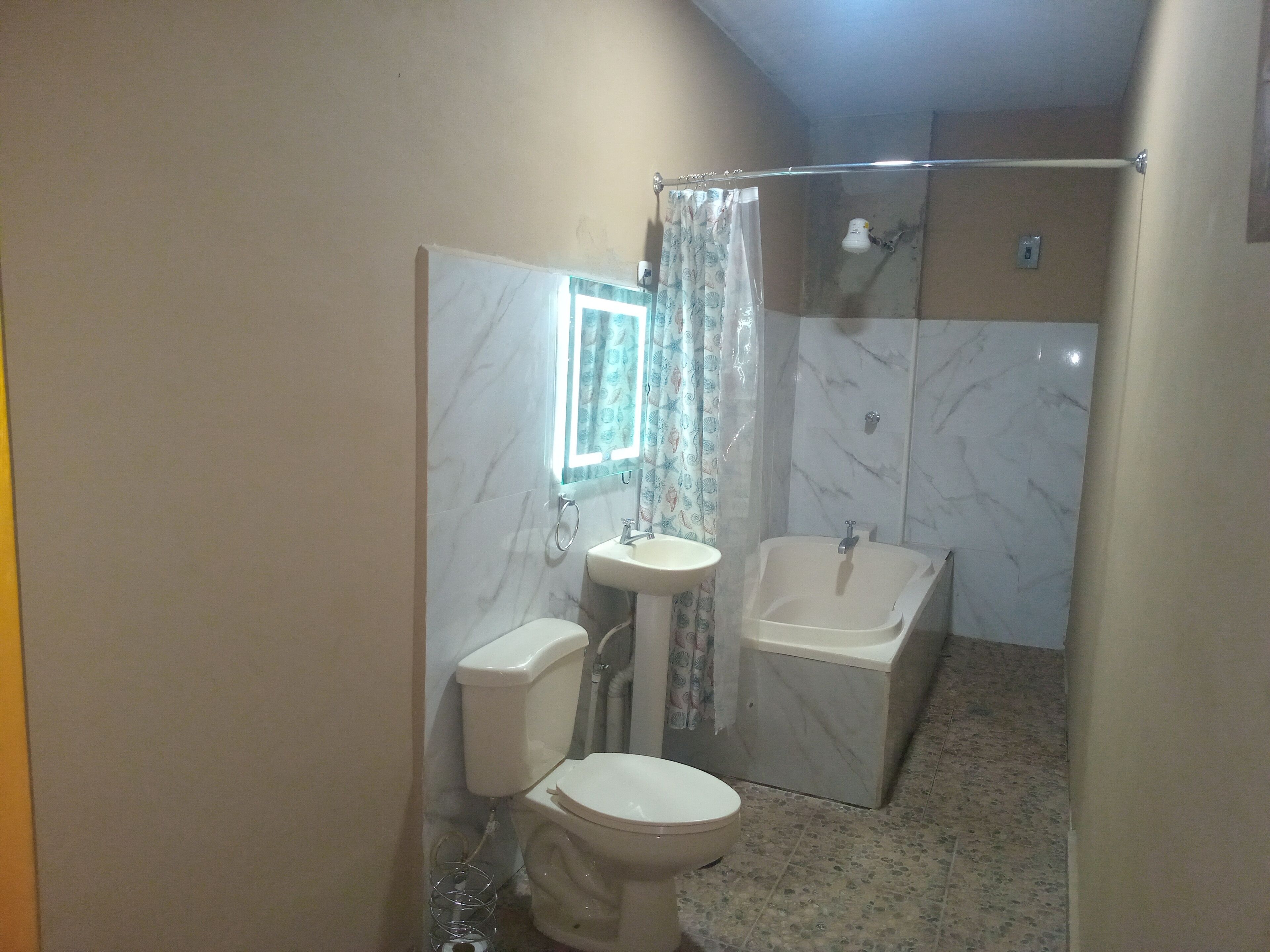 Comfort-Zweibettzimmer, Gartenblick | Badezimmer