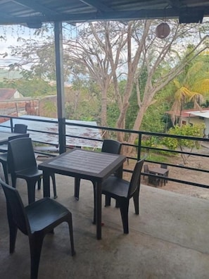 Outdoor dining - Cabañas La China (El Congo)