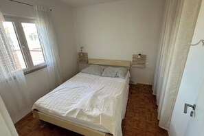 Iron/ironing board, WiFi, bed sheets - Family-friendly holiday home near the beach – relaxation & time together (Privlaka)