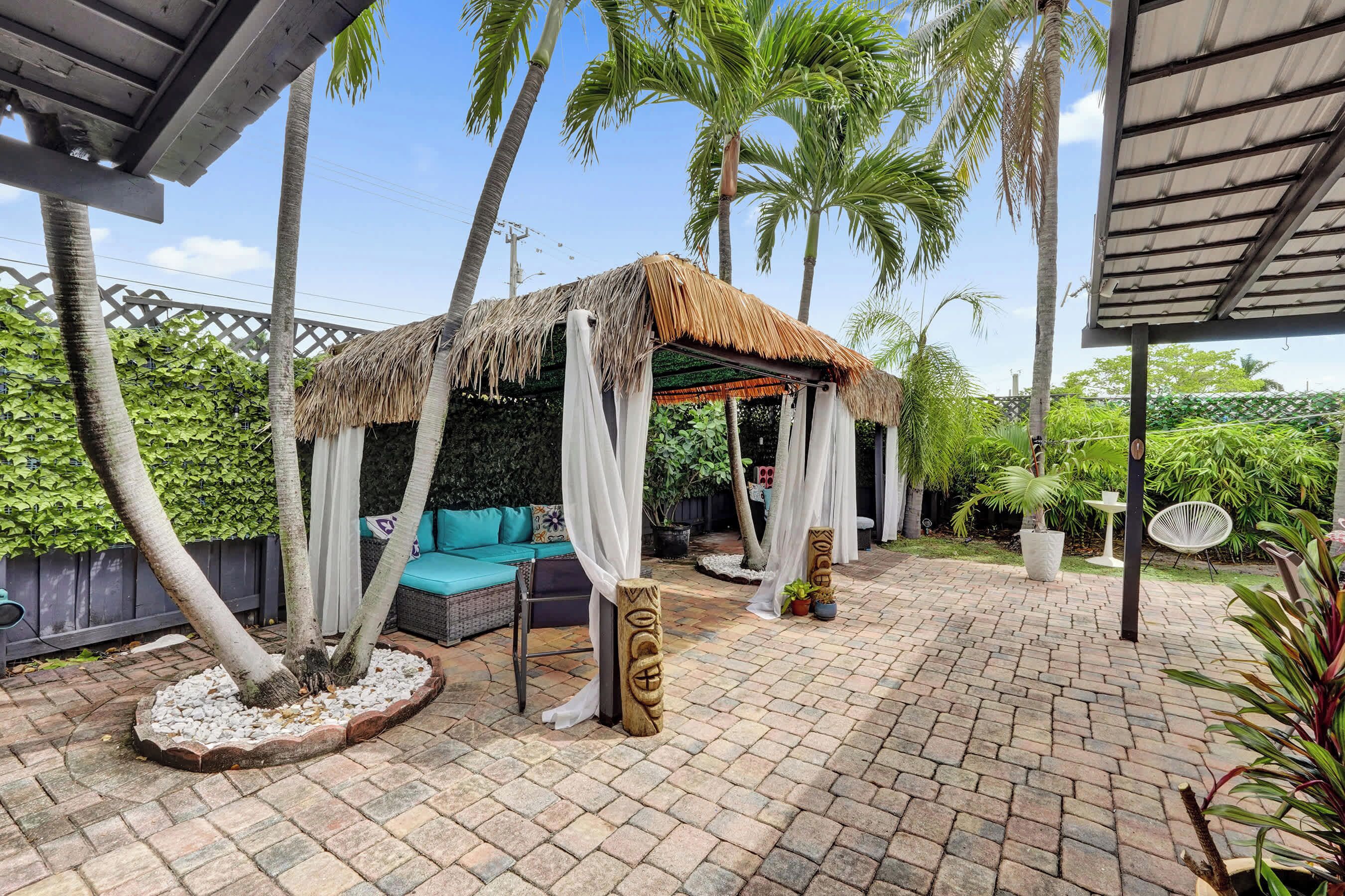 Apartment, 1 King Bed, Kitchen, Garden View (Rainbow Falls 3) | Terrace/patio