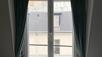 1 habitación, tabla de planchar con plancha, wifi y ropa de cama