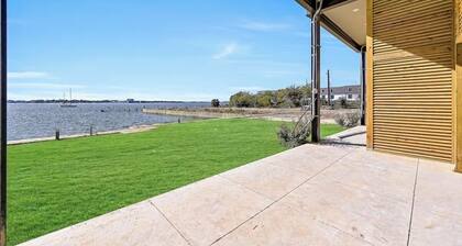 NEW Luxury Lakeview Townhome 3BR/3BA Near NASA & Kemah