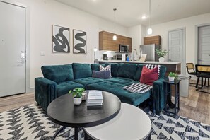 TV - Bright & Cozy 1BR Near West 7th (Fort Worth)