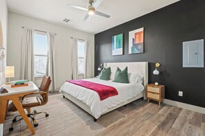 1 bedroom, desk, iron/ironing board, WiFi - Bright & Cozy 1BR Near West 7th (Fort Worth)