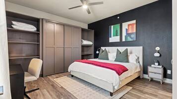 Työpöytä, silitysrauta/-lauta, vauvan matkasänky, ilmainen Wi-Fi