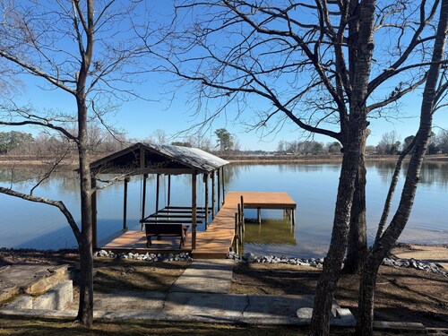 Weiss Choice - NEW RENTAL -charming lake house with stunning views