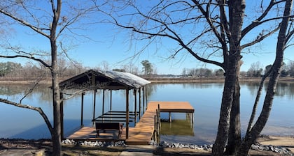 Weiss Choice - NEW RENTAL -charming lake house with stunning views