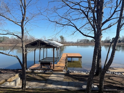 Weiss Choice - NEW RENTAL -charming lake house with stunning views