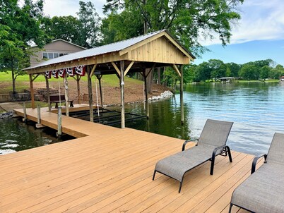Weiss Choice - NEW RENTAL -charming lake house with stunning views