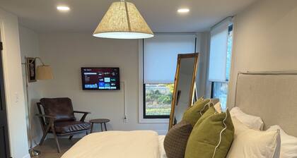 Spacious farmhouse in Elmer, NJ. Perfect for groups or families!