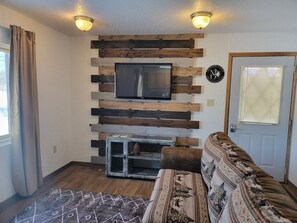 Smart TV, chimenea y futbolito 