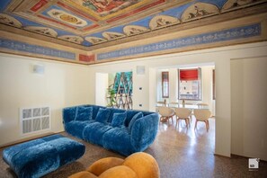 Appartement, uitzicht op de stad | Woonruimte