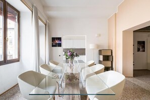 Appartement, uitzicht op de stad | Interieur