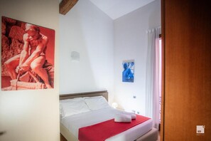 Iron/ironing board, free WiFi - Urbanicooh Garisenda (Bologna)