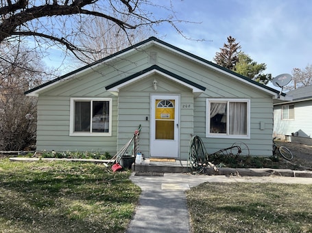 Exterior. Kid & Pet-Friendly Rainbow Cottage in the Heart of Arco