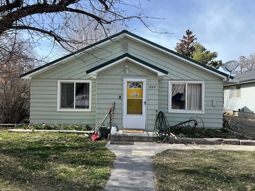 Kid & Pet-Friendly Rainbow Cottage in the Heart of Arco