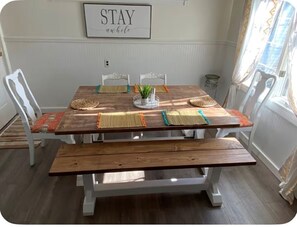 Dining - PETFRIENDLY TWO BEDROOM BAYSIDE COTTAGE IN VILLAS NJ. (Lower Township)