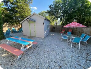 Outdoor dining - PETFRIENDLY TWO BEDROOM BAYSIDE COTTAGE IN VILLAS NJ. (Lower Township)