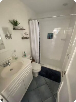 Shower, hair dryer, soap, toilet paper - PETFRIENDLY TWO BEDROOM BAYSIDE COTTAGE IN VILLAS NJ. (Lower Township)