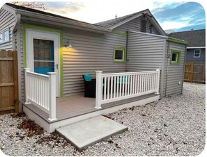 Terrace/patio - PETFRIENDLY TWO BEDROOM BAYSIDE COTTAGE IN VILLAS NJ. (Lower Township)