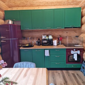 Réfrigérateur, four, plaque de cuisson, lave-vaisselle