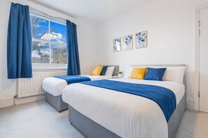 2 bedrooms, iron/ironing board, WiFi, bed sheets - Spacious 2-Bed Sleeps 8 | Near Tube, Westfield & Hospitals (London)