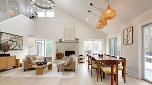Living area - A Modern, Ultra Chic 5-bedroom Beach Home in Charming East Hampton! (East Hampton)