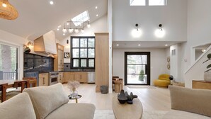 Living area - A Modern, Ultra Chic 5-bedroom Beach Home in Charming East Hampton! (East Hampton)