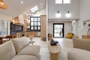 Smart TV, books - A Modern, Ultra Chic 5-bedroom Beach Home in Charming East Hampton! (East Hampton)