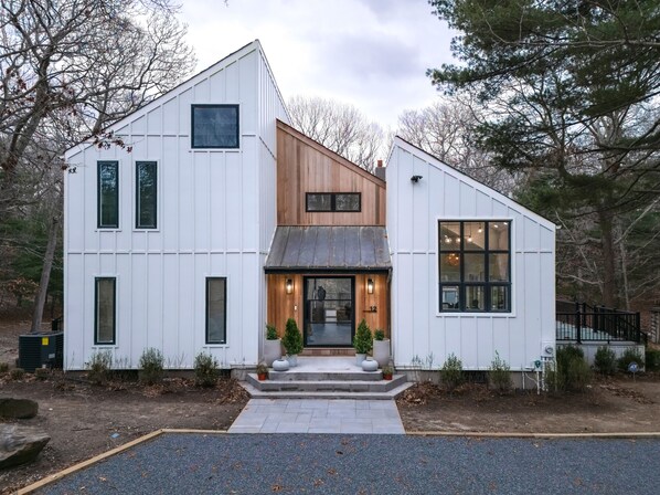Exterior Front - A Modern, Ultra Chic 5-bedroom Beach Home in Charming East Hampton! (East Hampton)