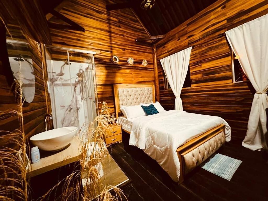 Economy Room, Balcony