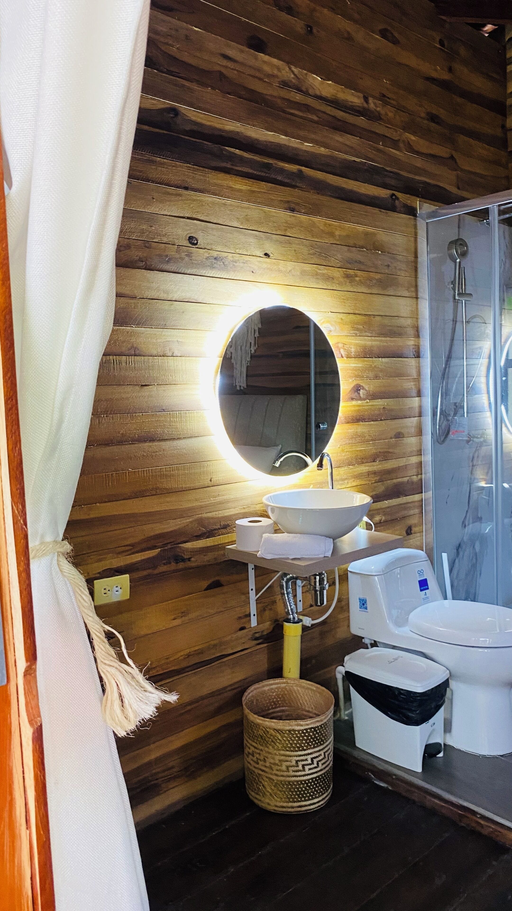 Chambre Double, balcon, vue jardin | Salle de bain | Douche