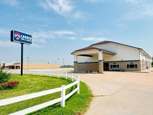 Exterior - LARNED INN & SUITES (LARNED)