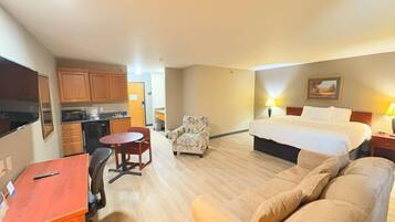 Deluxe Room | Desk, blackout drapes, iron/ironing board, free WiFi