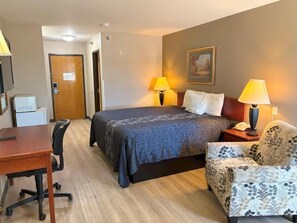 Desk, blackout drapes, iron/ironing board, free WiFi - LARNED INN & SUITES (LARNED)